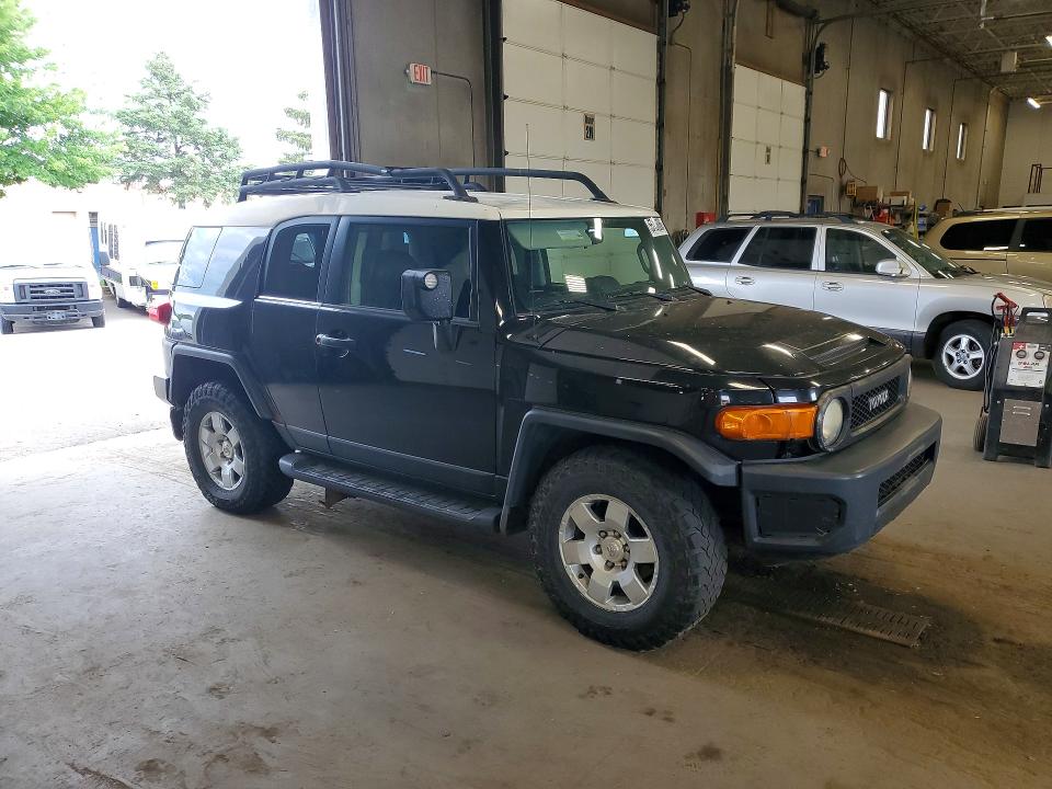 2007 Toyt Fj cruiser VIN JTEBU11F370009755 COPART salvage auction — ROOF, MN - CERTIFICATE OF TITLE, sold $3,350 on 2026-07-02 (photo 4)