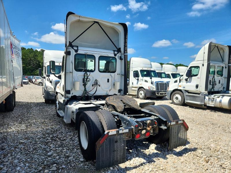 2018 Freightliner Cascadia 113 VIN 3AKBGADV8JSJN2668 COPART salvage auction — NORMAL WEAR, IN - CERTIFICATE OF TITLE, sold $1,450 on 2026-07-16 (photo 3)
