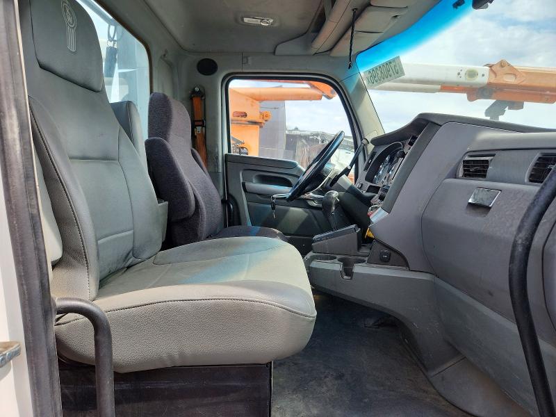 2016 Kenworth All other VIN 1XKYA48X9GJ496711 COPART salvage auction — MINOR DENT/SCRATCHES, IN - CERTIFICATE OF TITLE, sold $5,100 on 2026-07-07 (photo 5)