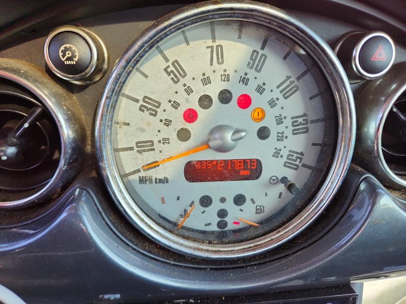 2005 Mini Cooper VIN WMWRE33445TD94259 COPART salvage auction — SIDE, Fl - Cert Of Title Slvg Rebuildable, sold $425 on 2026-08-03 (photo 9)