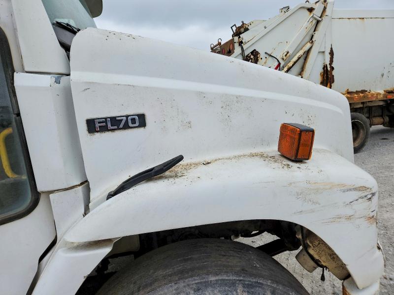 1999 Freightliner All other VIN 1FV6HJBA7XHA84562 COPART salvage auction — NORMAL WEAR, FL - CERTIFICATE OF DESTRUCTION (P), sold $1,150 on 2026-07-09 (photo 9)