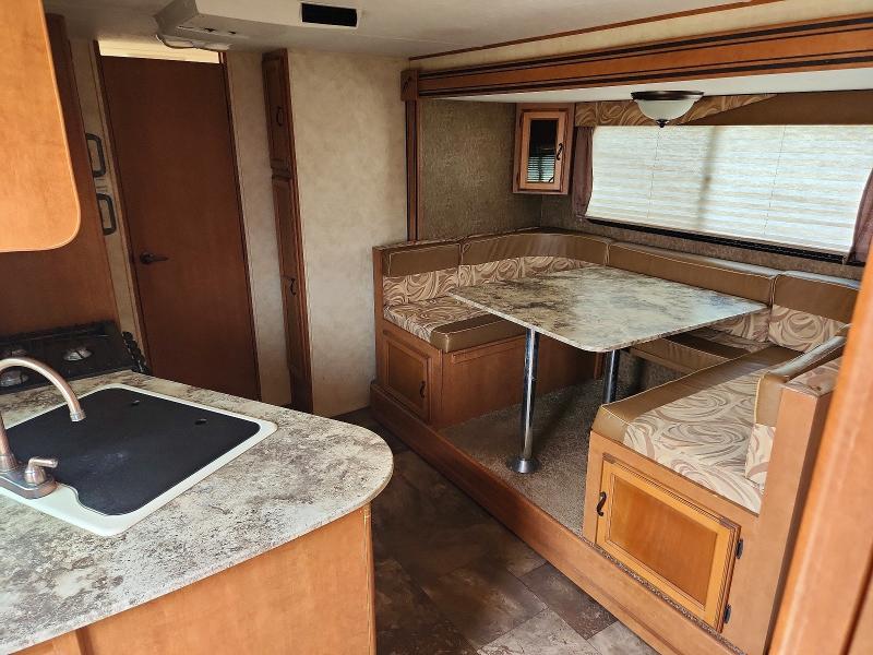 2013 Coachman Recreation VIN 5ZT2CXKB0DA002918 COPART salvage auction — MINOR DENT/SCRATCHES, CT, sold $3,800 on 2026-07-07 (photo 6)
