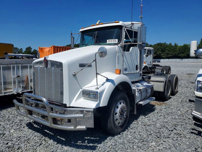 2019 Kenworth All other VIN 1XKDDP9X1KJ299451 COPART salvage auction — MINOR DENT/SCRATCHES, NC - CERTIFICATE OF TITLE (P), sold $11,300 on 2026-07-21 (photo 2)
