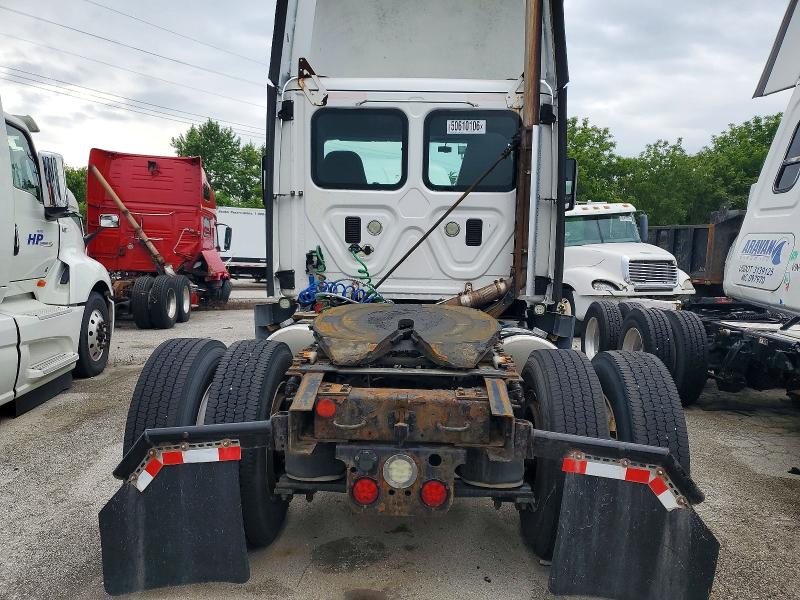 2016 Freightliner All other VIN 1FUBGEDV1GLHC5761 COPART salvage auction — NORMAL WEAR, IN - CERTIFICATE OF TITLE, sold $4,500 on 2026-08-31 (photo 6)