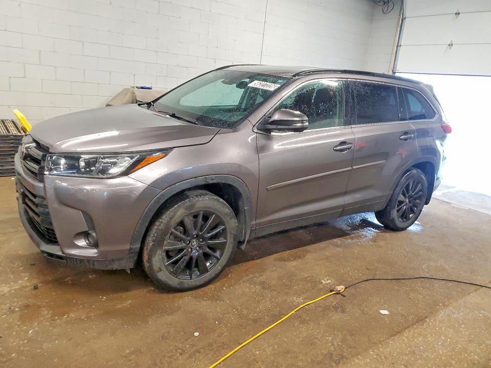 2019 Toyota Highlander VIN 5TDJZRFH8KS617223 COPART salvage auction — MINOR DENT/SCRATCHES, IA - CERTIFICATE OF TITLE, sold $13,600 on 2026-07-23 (photo 1)