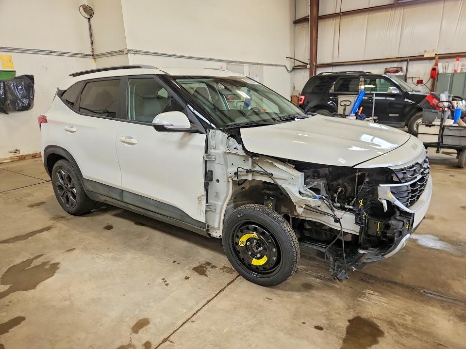 2025 Kia Seltos VIN KNDEPCAA6S7816487 COPART salvage auction — FRONT END, BV, sold $7,500 on 2026-08-13 (photo 4)