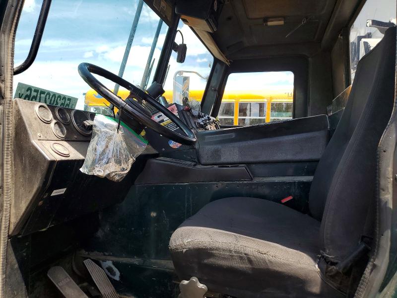 2004 Mack All other VIN 1M2AC07C04M009948 COPART salvage auction — MINOR DENT/SCRATCHES, FL - CERTIFICATE OF DESTRUCTION, sold $450 on 2026-07-30 (photo 5)