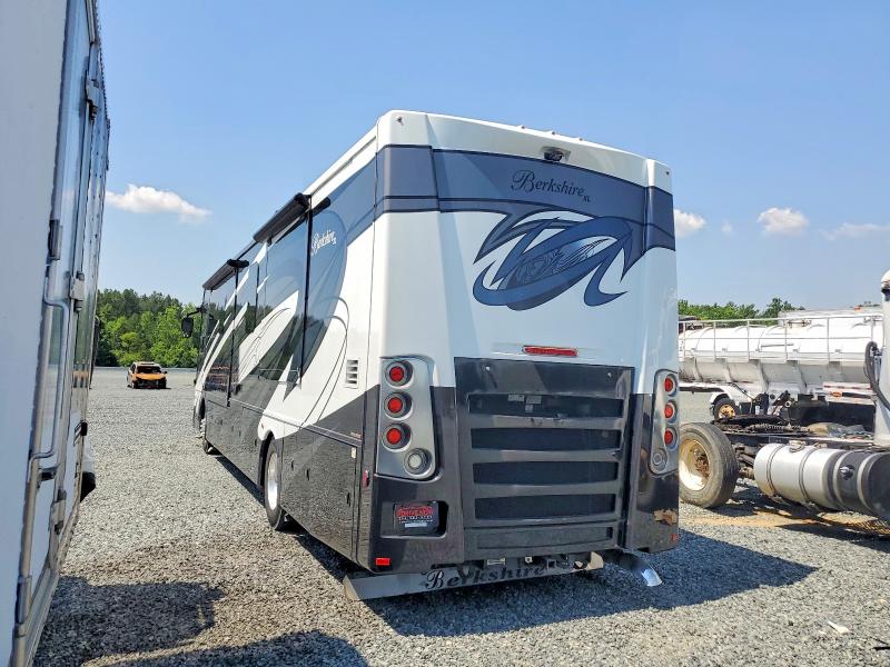 2021 Freightliner Unknown VIN 4UZACHFE5MCMT9367 COPART salvage auction — WATER/FLOOD, SQ, sold $89,000 on 2026-07-30 (photo 3)
