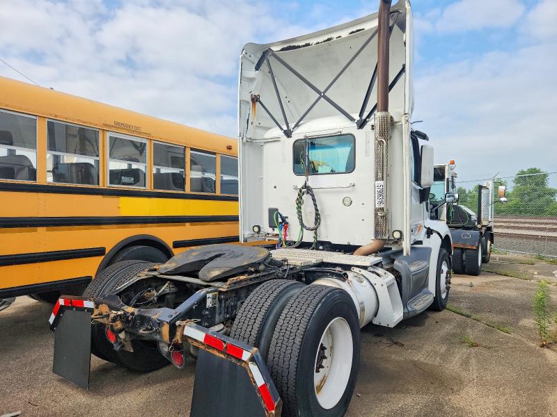 2017 Peterbilt All other VIN 1XPBA48X0HD428801 COPART salvage auction — MINOR DENT/SCRATCHES, CT, sold $5,700 on 2026-07-07 (photo 4)