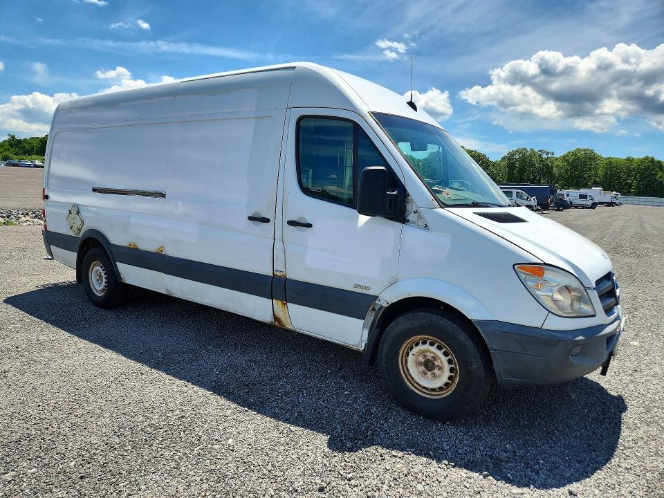 2011 Mercedes-benz Sprinter VIN WD3PE8CB3B5577892 COPART salvage auction — SIDE, CT, sold $400 on 2026-08-04 (photo 4)
