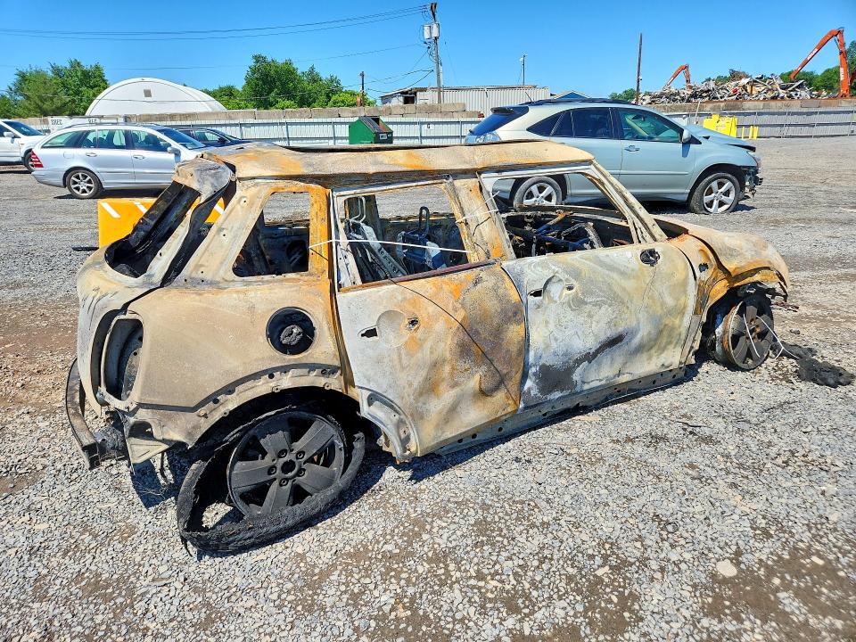 2015 Mini Cooper VIN WMWXS5C53FT833339 COPART salvage auction — BURN, SC, sold $350 on 2026-08-04 (photo 3)