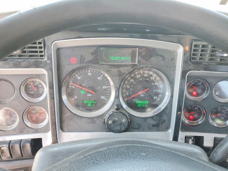 2019 Kenworth All other VIN 1XKDDP9X1KJ299451 COPART salvage auction — MINOR DENT/SCRATCHES, NC - CERTIFICATE OF TITLE (P), sold $11,300 on 2026-07-21 (photo 8)