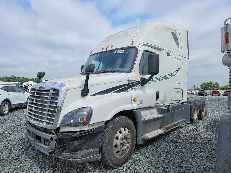 2016 Freightliner All other VIN 3AKGGLDR6GSGY3061 COPART salvage auction — MINOR DENT/SCRATCHES, MI - CERTIFICATE OF TITLE, sold $6,900 on 2026-08-11 (photo 2)