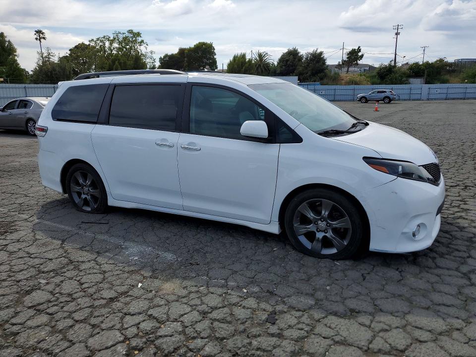 2016 Toyota Sienna VIN 5TDXK3DCXGS764461 COPART salvage auction — NORMAL WEAR, Ca - Salvage Certificate, sold $11,800 on 2026-07-24 (photo 4)