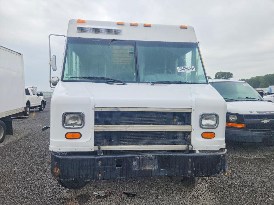 1998 Frht Mt45 chass VIN 4UZA4FFD0WC912247 COPART salvage auction — SIDE, MA - CERT OF TITLE-RECONSTRCTD COLL, sold $800 on 2026-07-06 (photo 5)