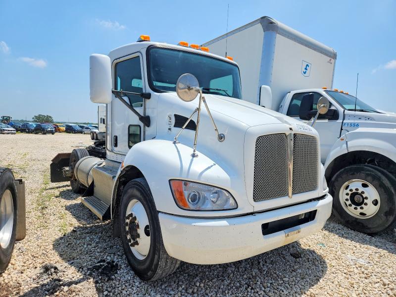 2015 Kenworth All other VIN 2XKHAJ7XXFM462686 COPART salvage auction — MINOR DENT/SCRATCHES, IN - CERTIFICATE OF TITLE, sold $8,000 on 2026-07-07 (photo 1)