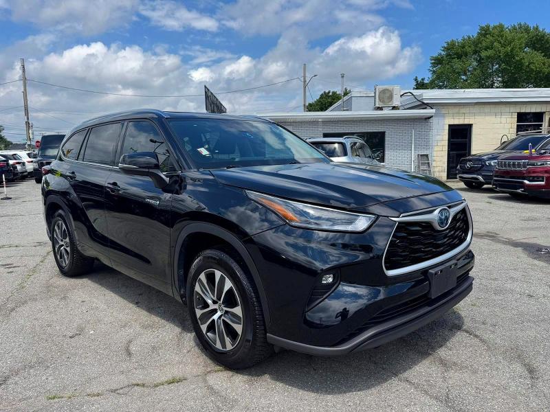 2021 Toyota Highlander VIN 5TDGARAH0MS012401 — COPART salvage auction photo