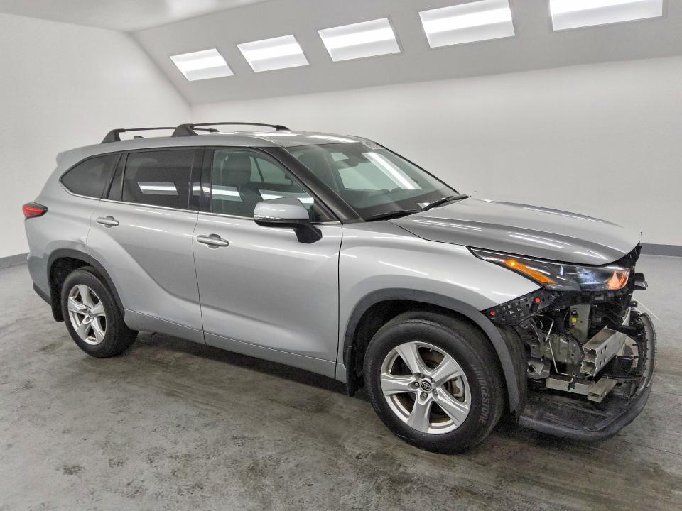 2022 Toyota Highlander VIN 5TDBZRBH0NS253457 COPART salvage auction — FRONT END, Ca - Certificate Of Title, sold $14,700 on 2026-07-09 (photo 4)