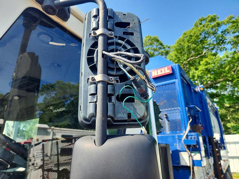 2018 Mack All other VIN 1M2LR04C7JM001515 COPART salvage auction — MINOR DENT/SCRATCHES, CD, sold $1,250 on 2026-07-09 (photo 9)