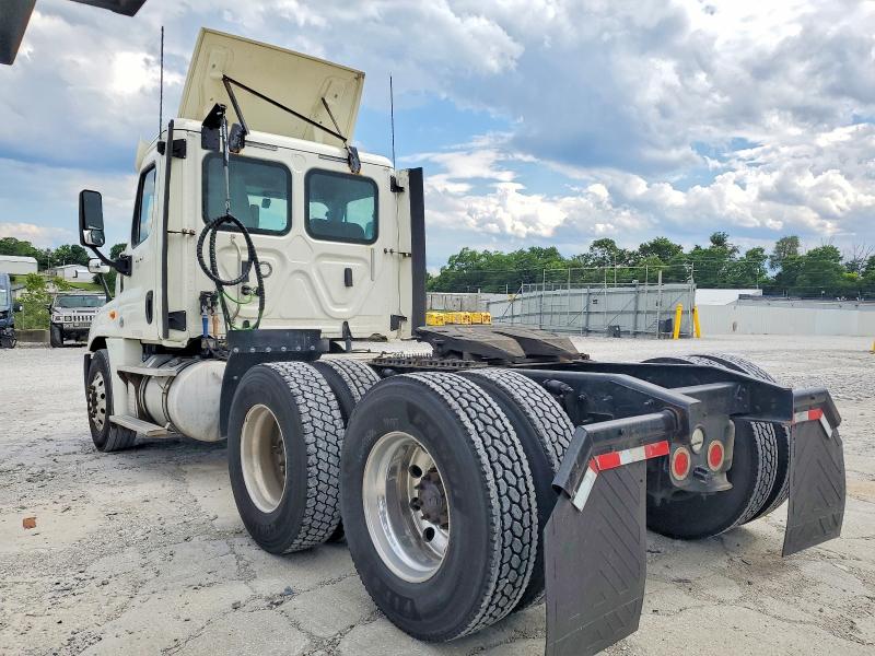 2018 Freightliner All other VIN 3AKJGEDVXJSJK4664 COPART salvage auction — MINOR DENT/SCRATCHES, OH - CERTIFICATE OF TITLE, sold $4,100 on 2026-07-21 (photo 3)