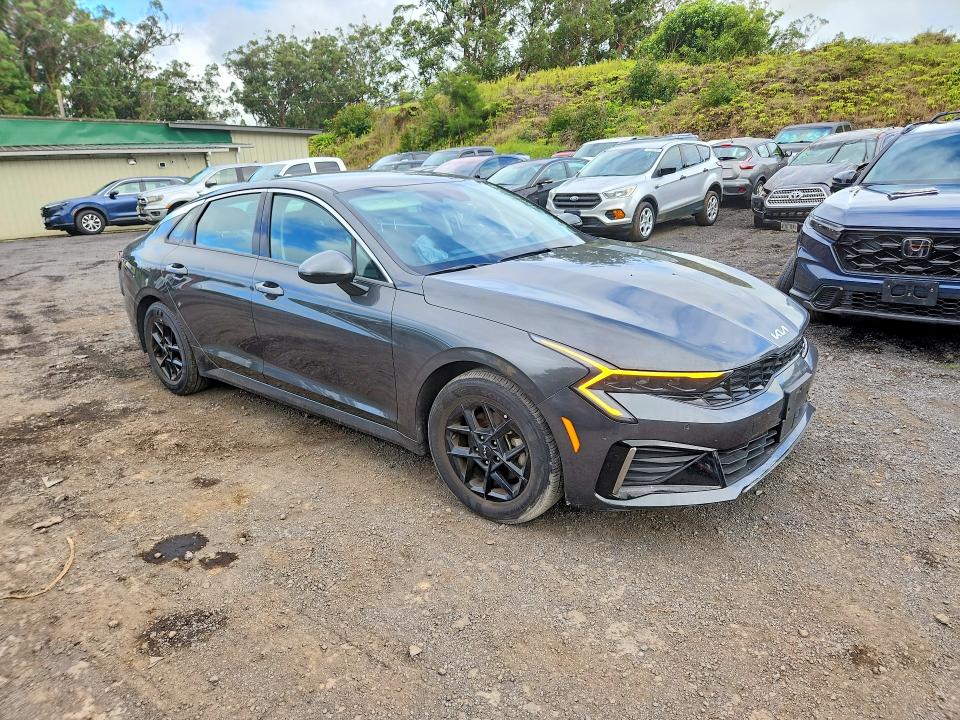 2025 Kia K5 VIN KNAG24J72S5358215 COPART salvage auction — SIDE, Hi - Certificate Of Title, sold $6,400 on 2026-07-06 (photo 4)