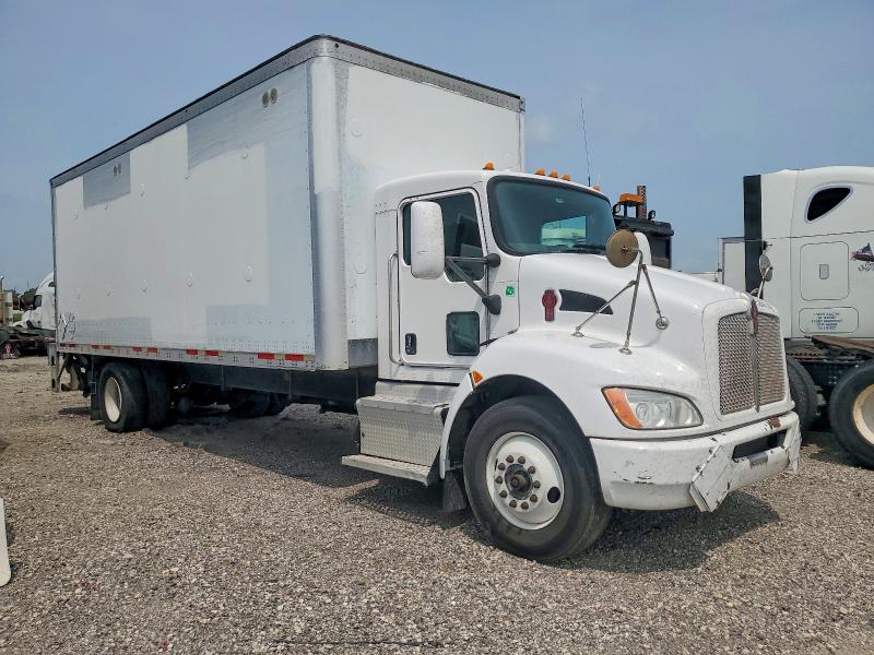 2015 Kenworth T370 VIN 2NKHHM7X1FM443516 COPART salvage auction — MINOR DENT/SCRATCHES, IN - CERTIFICATE OF TITLE, sold $8,000 on 2026-07-29 (photo 1)