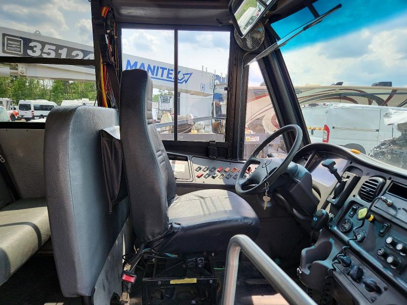 2009 Freightliner All other VIN 4UZABRDT49CAJ0712 COPART salvage auction — REAR END, VA - CERT OF TITLE - SALVAGE, sold $2,350 on 2026-07-30 (photo 5)