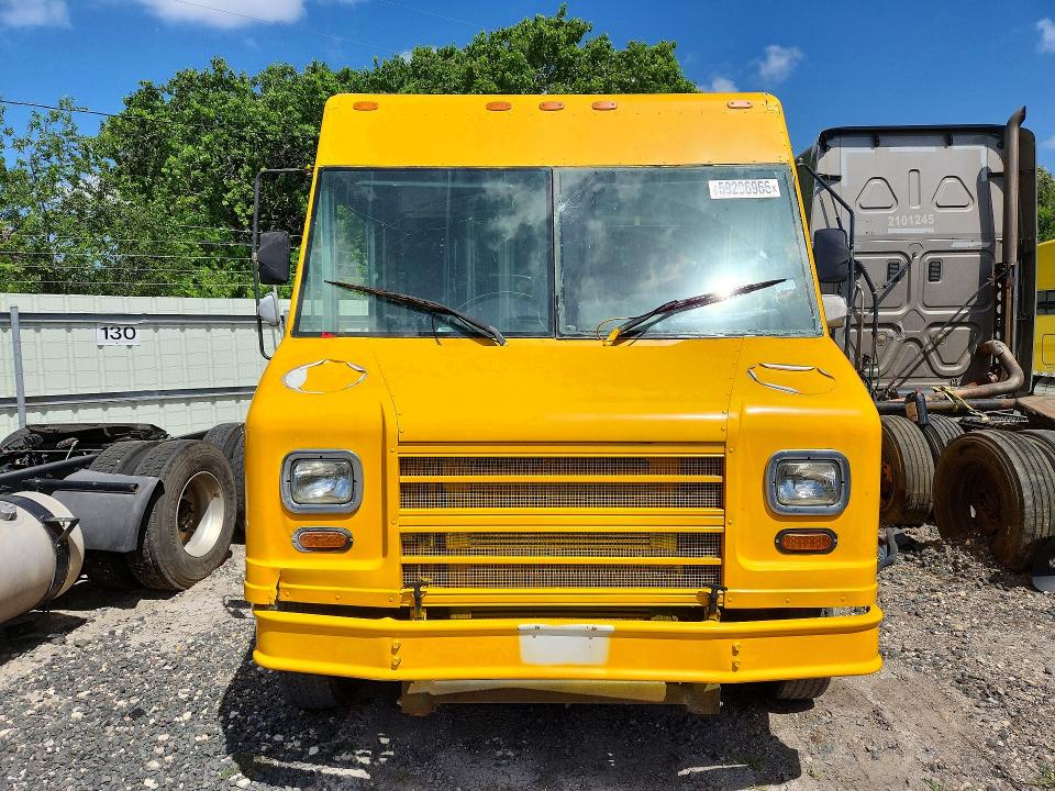 2002 Freightliner All other VIN 4UZAANCP62CK26533 COPART salvage auction — NORMAL WEAR, TX - CERTIFICATE OF TITLE (P), sold $6,600 on 2026-07-08 (photo 5)