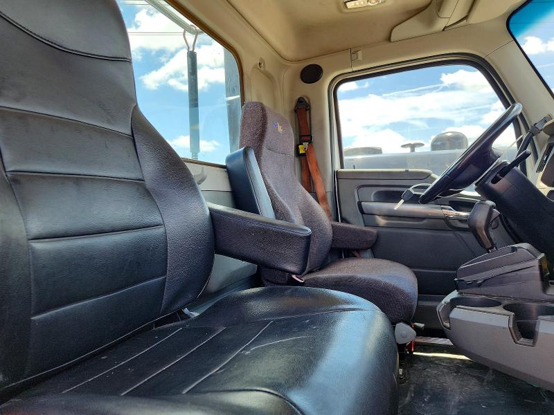 2018 Kenworth All other VIN 1XKYA48XXJJ204328 COPART salvage auction — MINOR DENT/SCRATCHES, IN - CERTIFICATE OF TITLE, sold $8,600 on 2026-07-07 (photo 6)