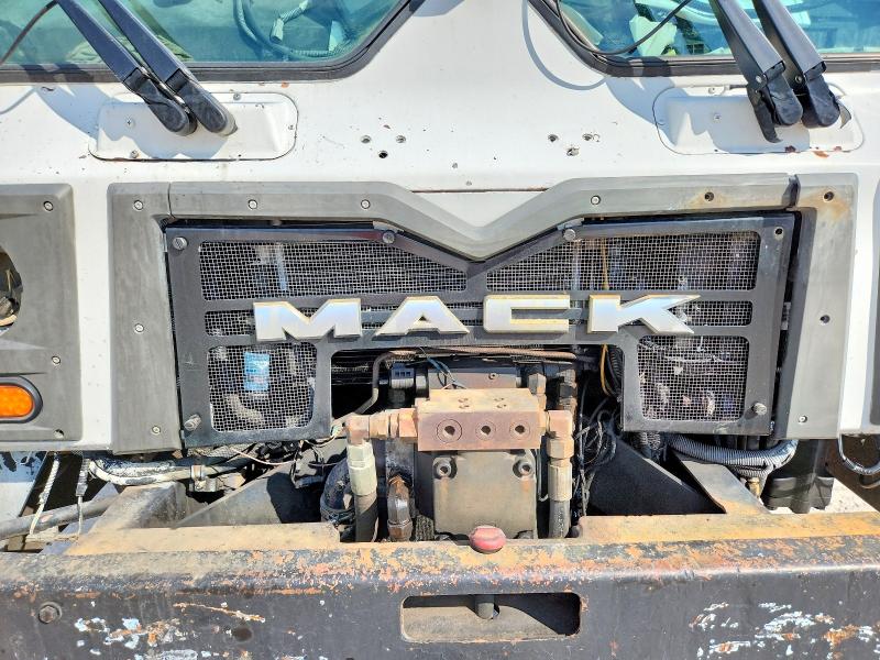 2013 Mack Te VIN 1M2AV02C8DM010038 COPART salvage auction — REAR END, CD, sold $225 on 2026-07-09 (photo 7)