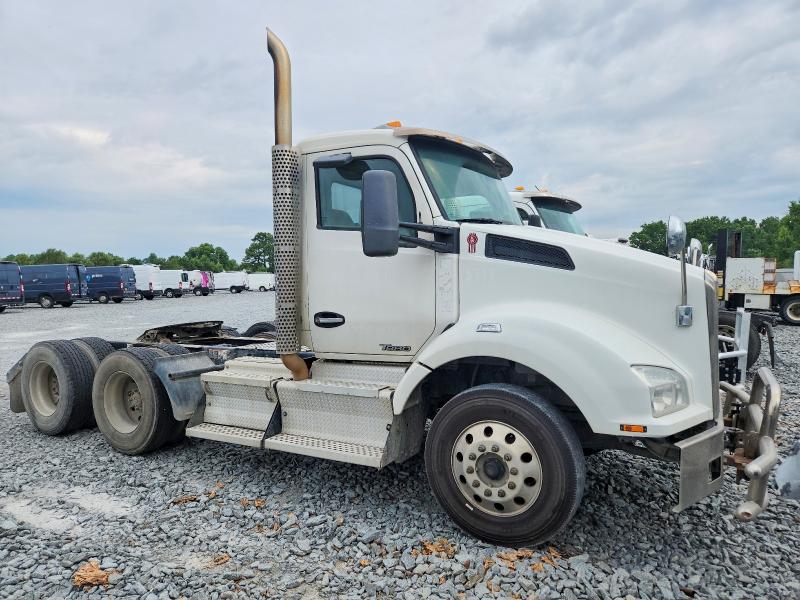 2017 Kenworth All other VIN 1XKZDP9X8HJ168595 COPART salvage auction — NORMAL WEAR, CT, sold $9,700 on 2026-07-21 (photo 1)