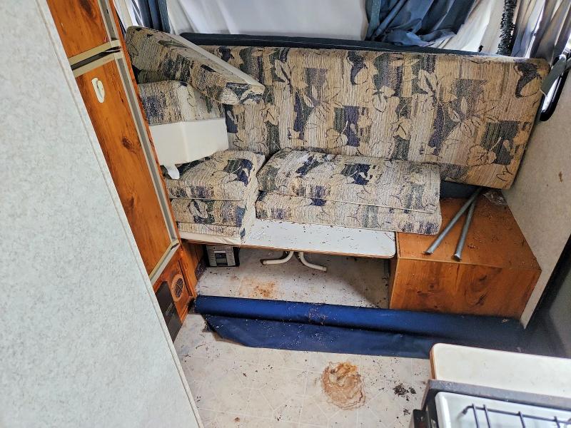 2000 Foresriver Rockwood r VIN 4X4TRLA27YD069528 COPART salvage auction — ALL OVER, WI - CERTIFICATE OF TITLE, sold $200 on 2026-07-07 (photo 5)