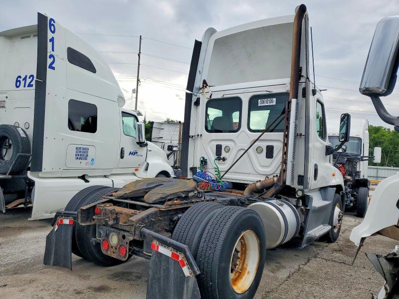 2016 Freightliner All other VIN 1FUBGEDV1GLHC5761 COPART salvage auction — NORMAL WEAR, IN - CERTIFICATE OF TITLE, sold $4,500 on 2026-07-09 (photo 4)