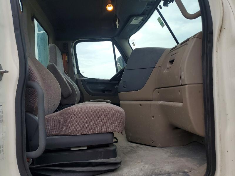 2017 Freightliner All other VIN 1FUJGEDRXHLHM7522 COPART salvage auction — MECHANICAL, WA - VEHICLE CERT OF OWNERSHIP-TITL, sold $15 on 2026-07-21 (photo 5)