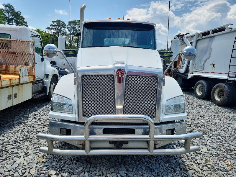 2017 Kenworth All other VIN 1XKZDP9X5HJ169879 COPART salvage auction — NORMAL WEAR, CT, sold $10,900 on 2026-07-21 (photo 9)