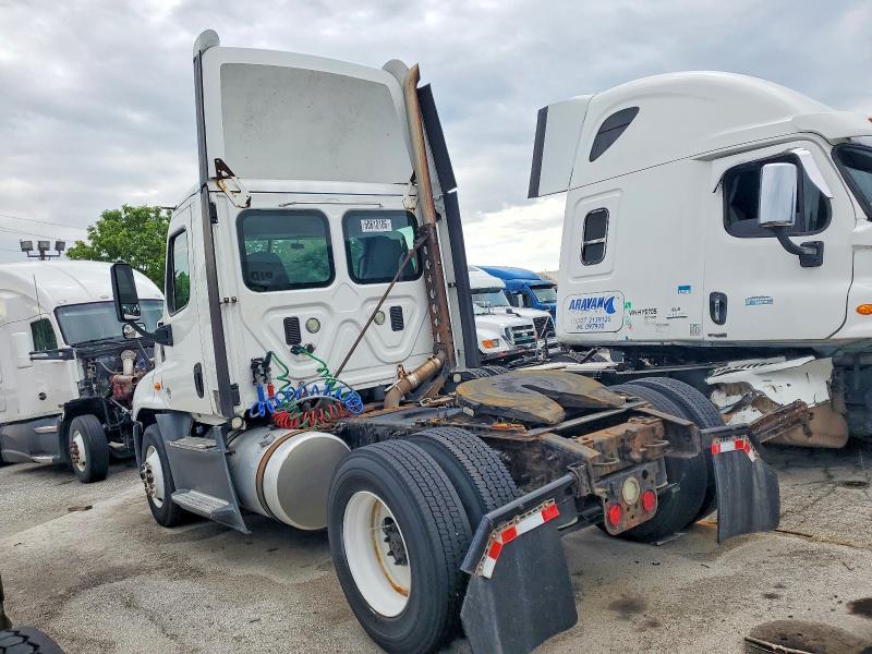 2016 Freightliner All other VIN 1FUBGEDV1GLHC5761 COPART salvage auction — NORMAL WEAR, IN - CERTIFICATE OF TITLE, sold $4,500 on 2026-07-09 (photo 3)