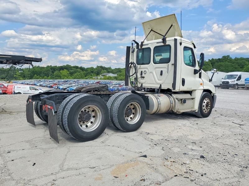 2018 Freightliner All other VIN 3AKJGEDVXJSJK4664 COPART salvage auction — MINOR DENT/SCRATCHES, OH - CERTIFICATE OF TITLE, sold $4,100 on 2026-07-21 (photo 4)