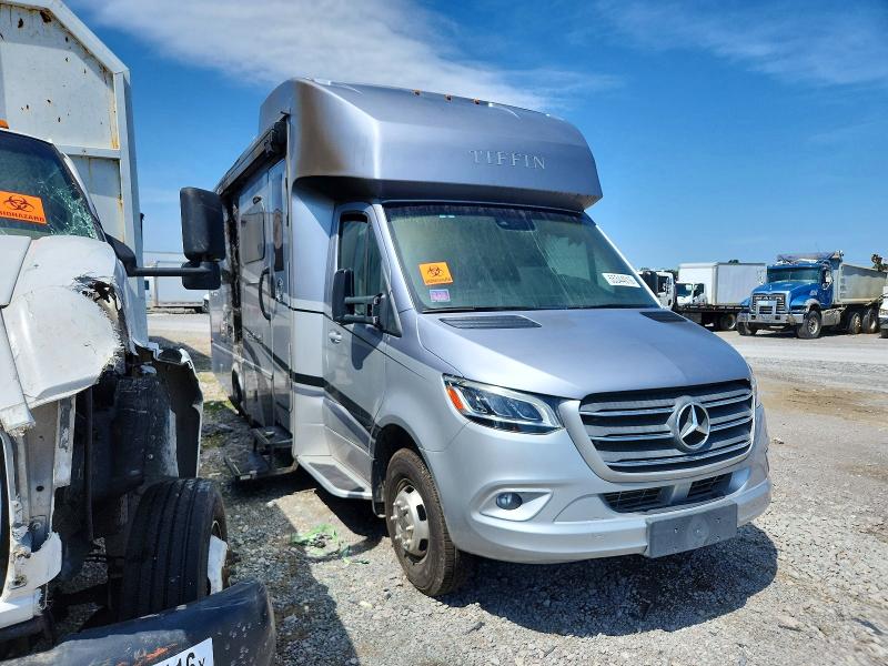 2020 Tiffen Unknown VIN W1X8E33Y0LN119178 COPART salvage auction — INTERIOR BURN, TN - SALVAGE CERTIFICATE (P), sold $5,700 on 2026-07-29 (photo 1)