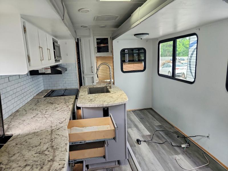 2018 Grand design Recreation VIN 573TE3223J6609654 COPART salvage auction — ALL OVER, AL - CERT OF TITLE-SALVAGE TITLE, sold $3,950 on 2026-07-09 (photo 6)