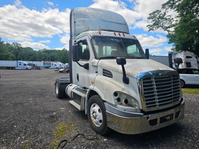 2016 Freightliner All other VIN 1FUBGAD42GLHD9913 COPART salvage auction — MINOR DENT/SCRATCHES, CT, sold $1,650 on 2026-07-10 (photo 4)