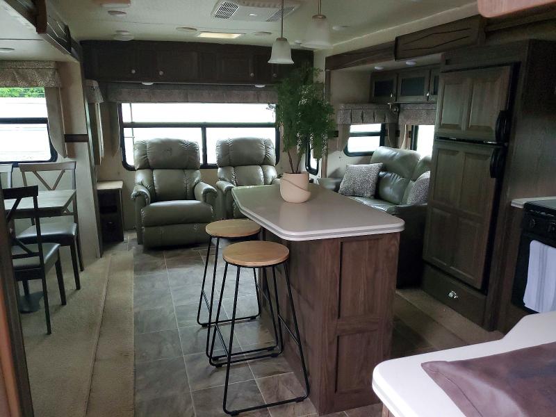 2017 Rockwood Travel tra VIN 4X4TRLJ21H1873082 COPART salvage auction — NORMAL WEAR, NY - CERT OF TITLE-REBUILT SALVAGE, sold $8,900 on 2026-07-20 (photo 6)