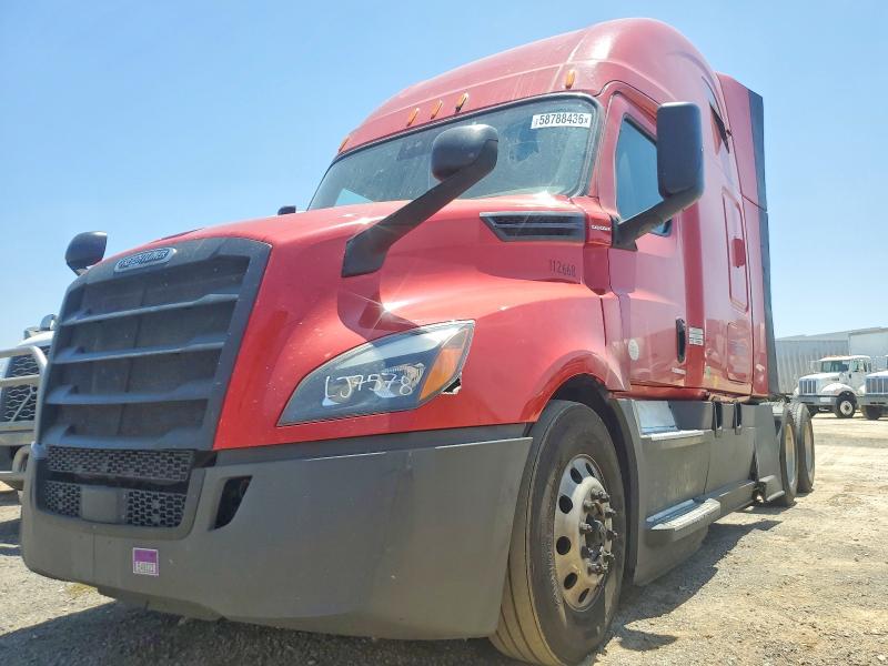 2020 Freightliner All other VIN 3AKJHHDR1LSLJ7578 COPART salvage auction — MINOR DENT/SCRATCHES, DV, sold $10,900 on 2026-08-01 (photo 2)