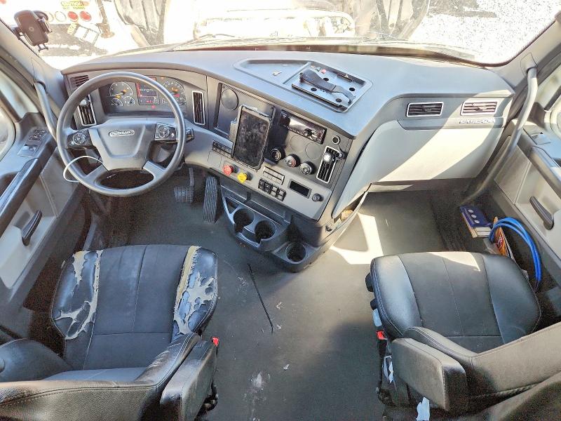 2022 Freightliner All other VIN 3AKJHHDR2NSMY8519 COPART salvage auction — SIDE, IN - DIS/DLR/EXP ONLY CLEAN TITLE, sold $6,100 on 2026-07-28 (photo 6)