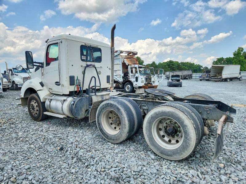 2017 Kenworth All other VIN 1XKZDP9X3HJ168598 COPART salvage auction — NORMAL WEAR, NC - CERTIFICATE OF TITLE (P), sold $15,700 on 2026-07-07 (photo 3)