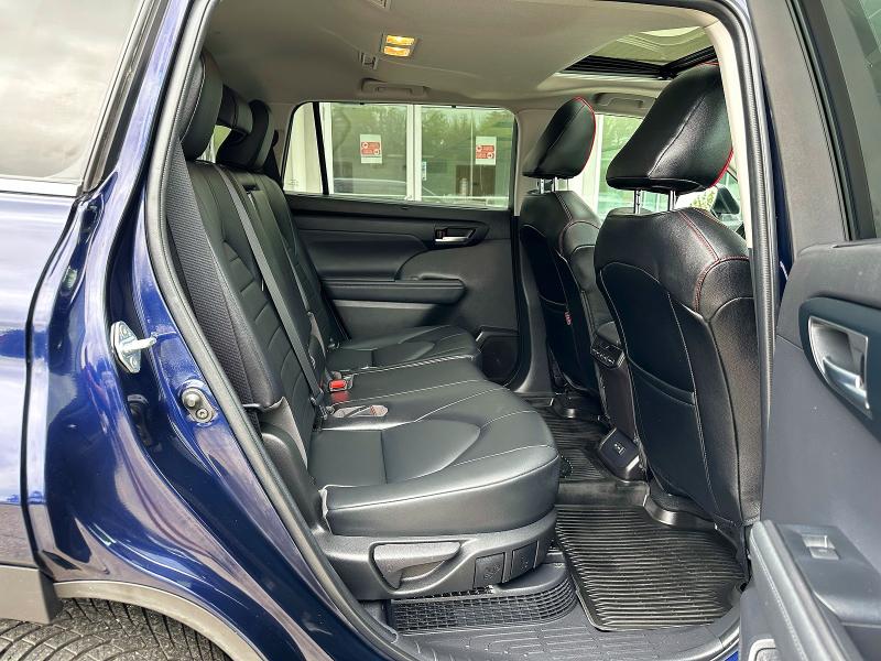 2022 Toyota Highlander VIN 5TDGBRCH2NS556944 COPART salvage auction — MINOR DENT/SCRATCHES, NH - CERTIFICATE OF TITLE (P), sold $20,300 on 2026-07-09 (photo 6)