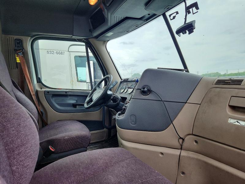 2018 Freightliner Cascadia 113 VIN 3AKBGADV1JSJN2804 COPART salvage auction — MINOR DENT/SCRATCHES, IN - CERTIFICATE OF TITLE, sold $950 on 2026-07-10 (photo 5)