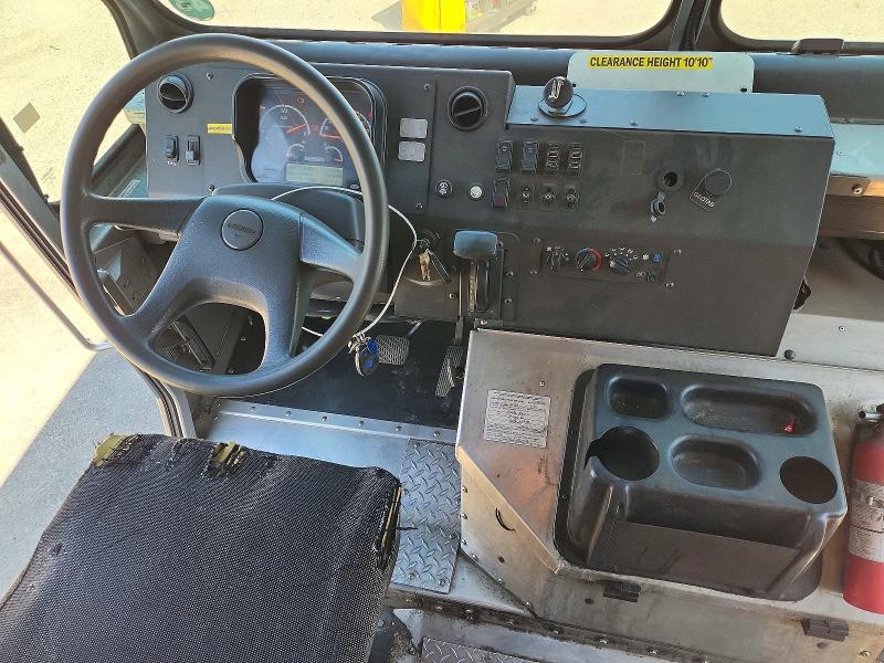 2021 Freightliner All other VIN 4UZAC2GA2MCMM9749 COPART salvage auction — MINOR DENT/SCRATCHES, CA - DIS/DLR/EXP ONLY CLEAN TITLE, sold $550 on 2026-07-28 (photo 8)