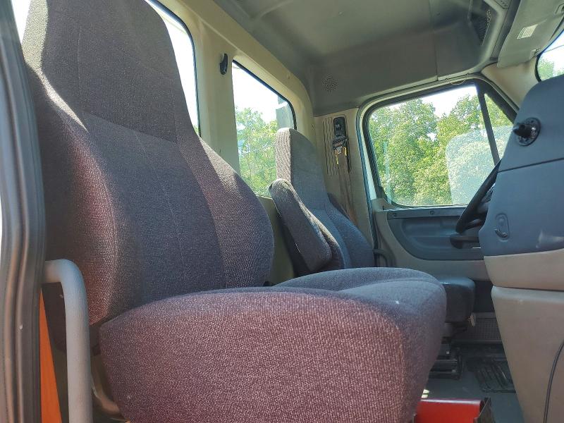 2017 Freightliner All other VIN 3AKBGADV3HSJD0535 COPART salvage auction — MINOR DENT/SCRATCHES, IN - CERTIFICATE OF TITLE, sold $250 on 2026-07-10 (photo 6)