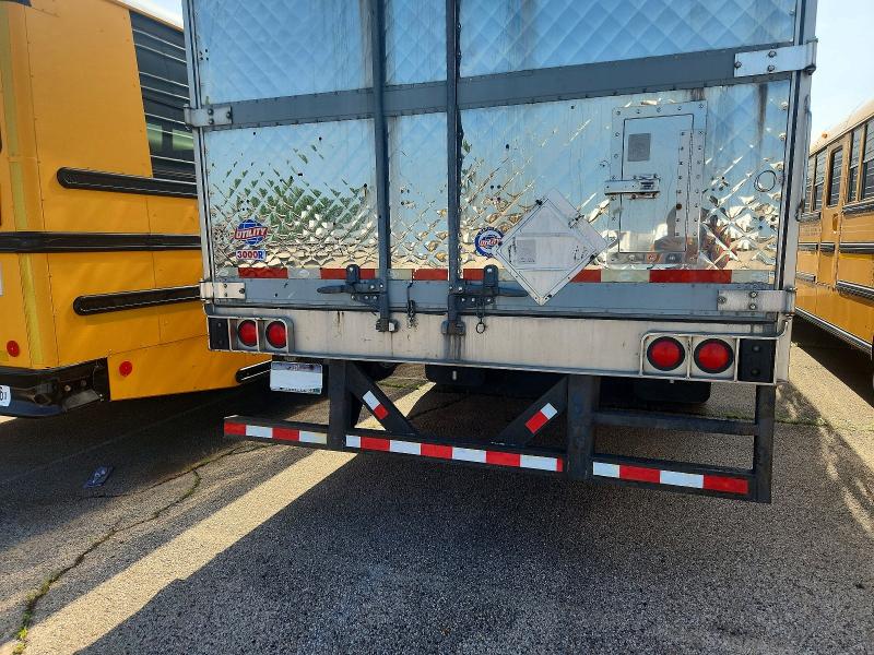 2015 Utility trailer manufacture VIN 1UYVS2536FU226819 COPART salvage auction — MINOR DENT/SCRATCHES, NE - CERT OF TITLE-SALVAGE, sold $6,300 on 2026-07-09 (photo 6)