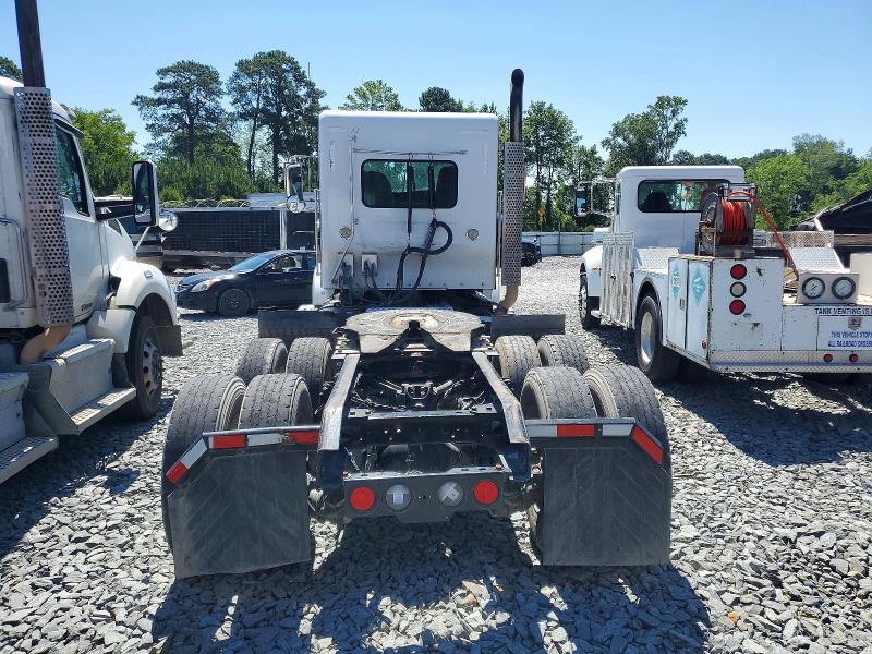 2019 Kenworth All other VIN 1XKDDP9X1KJ299451 COPART salvage auction — MINOR DENT/SCRATCHES, NC - CERTIFICATE OF TITLE (P), sold $11,300 on 2026-07-21 (photo 6)